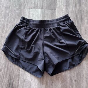 Lululemon hotty hot low-rise lined short 2.5” (black)